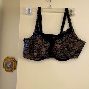 NWOT.  Fredricks of Hollywood.  Voluptuous laced black bra.